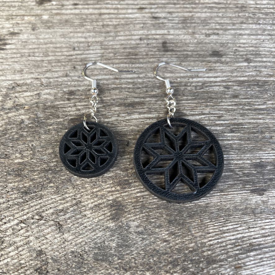 Dahlia örhängen i läder, vackra och lättburna - Bild 5