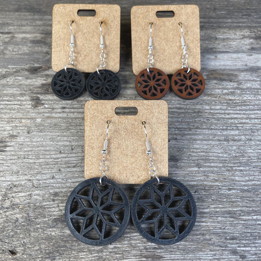 Dahlia örhängen i läder, vackra och lättburna