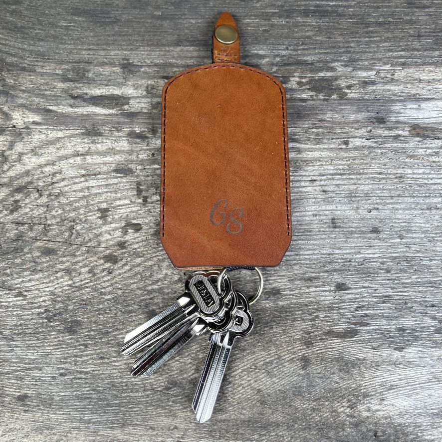 Nyckelgömma i tåligt läder