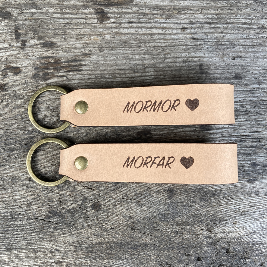 Nyckelring i läder med gravyr