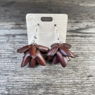 Kotteörhänge i läder, naturliga och unika